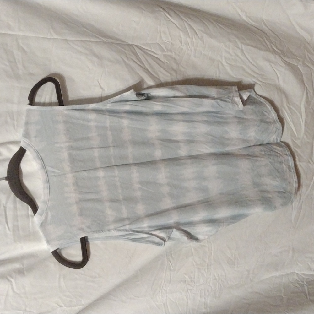 Disney, women's sleeveless top in extra large. - Picture 4 of 4